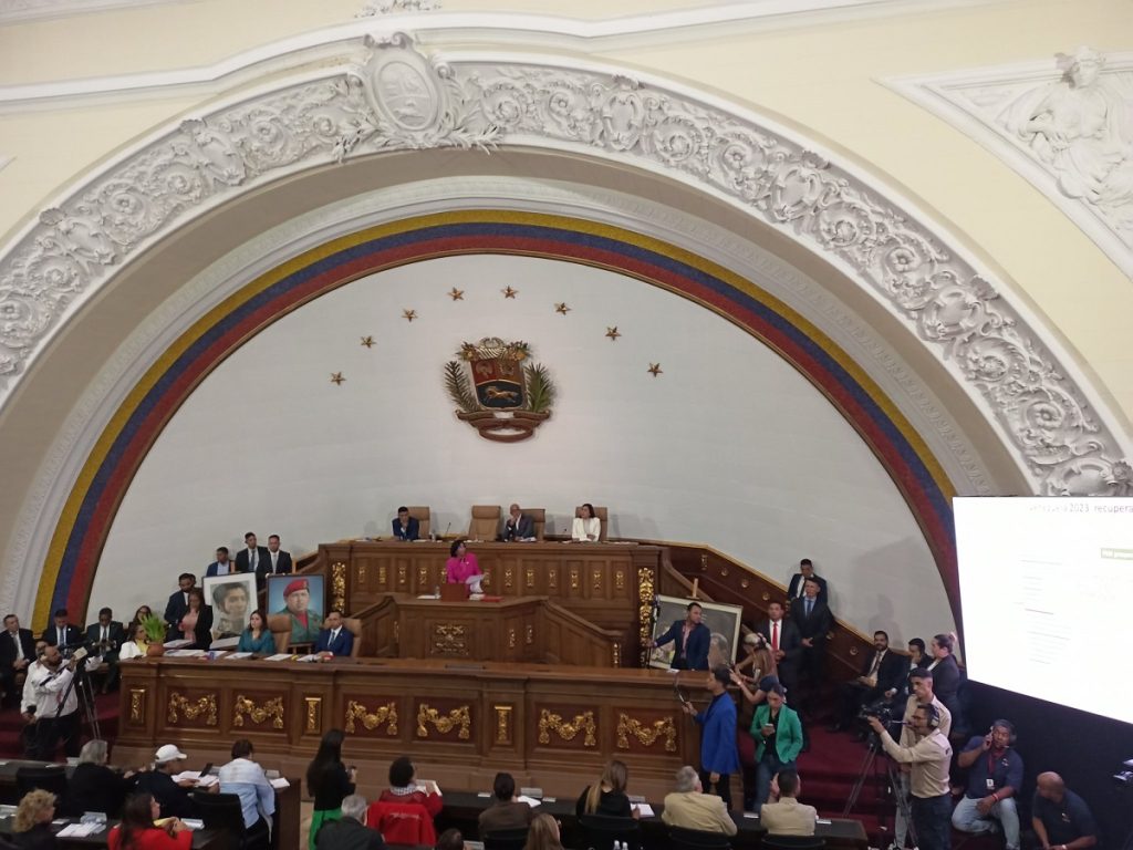 Parlamento elaborará una excelentísima condecoración para sancionados