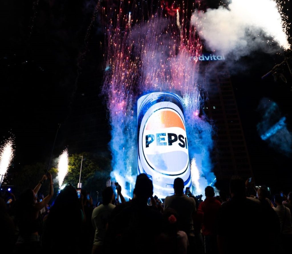 Pepsi reveló la evolución de su imagen este sábado 18 de mayo. Para dicha revelación se organizó en Caracas, Plaza Venezuela