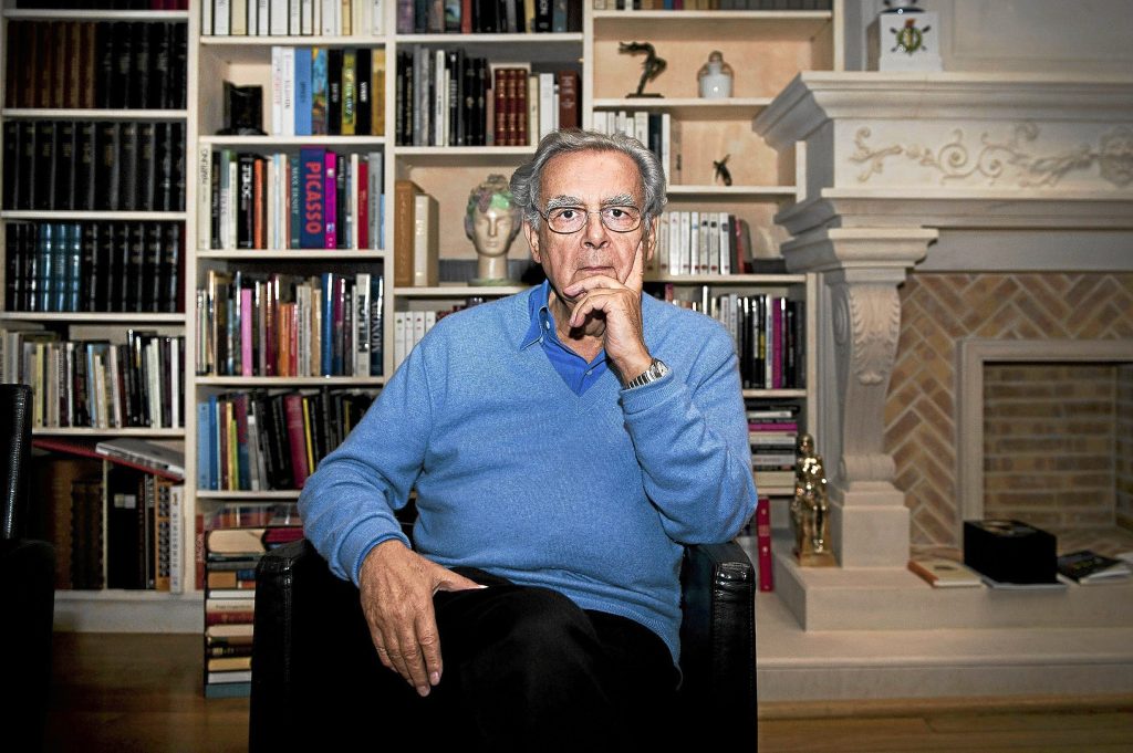 El escritor y periodista Bernard Pivot, que durante una treintena de años se convirtió en un gran divulgador de literatura en la televisión francesa murió este lunes a los 89 años, indicó su familia.