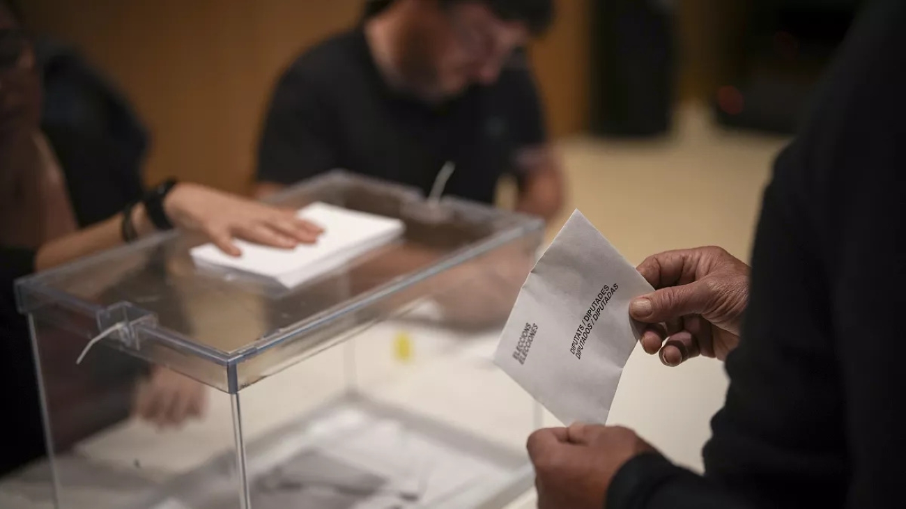 Los colegios electorales abrieron este domingo en Cataluña, donde cerca de 5,7 millones de catalanes están convocados a las elecciones