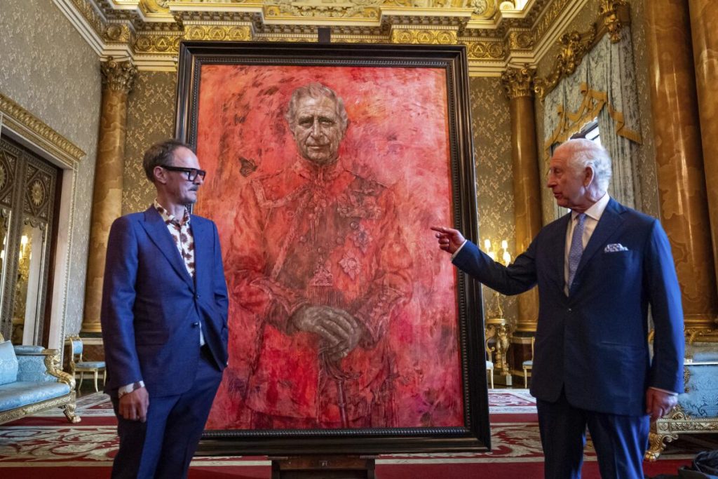 El primer retrato oficial del rey Carlos III del Reino Unido salió a la luz poco más de un año después de su coronación, el 6 de mayo de 2023