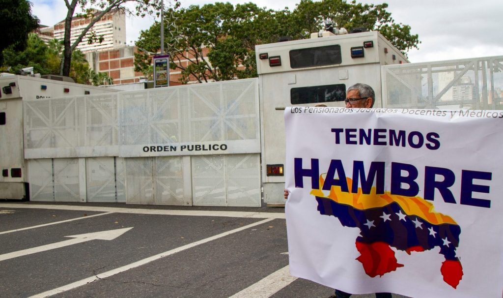 La docencia en Venezuela no da para vivir, Henly León es una docente que se sustenta económicamente con un negocio casero de dulces y helados