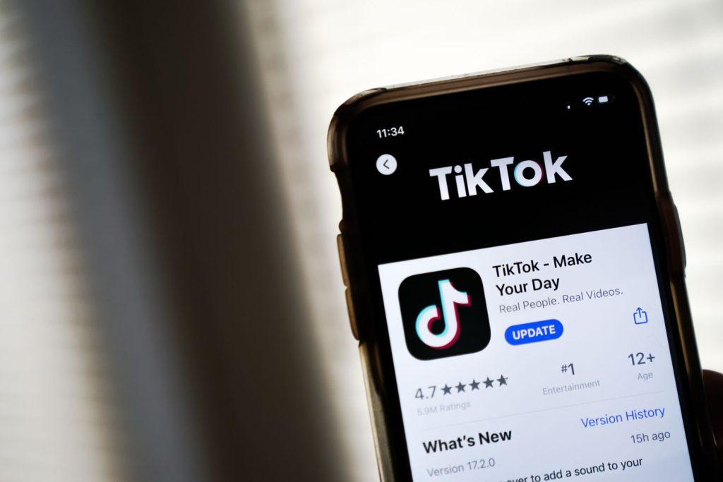 Maduro acusa a los dueños de la red TikTok de promover una guerra civil en Venezuela