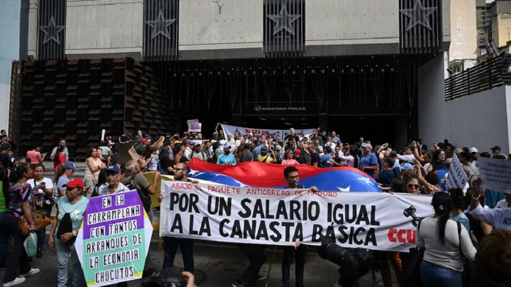 "Mejorar la economía": lo que una encuestadora señala que debe priorizar el próximo Jefe de Estado
