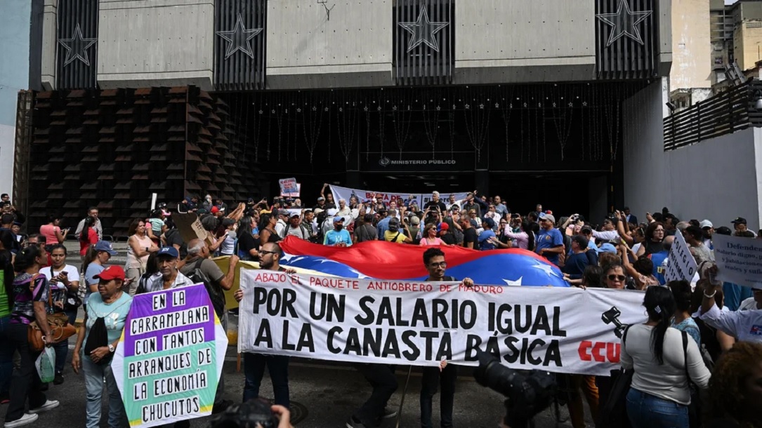 "Mejorar la economía": lo que una encuestadora señala que debe priorizar el próximo Jefe de Estado