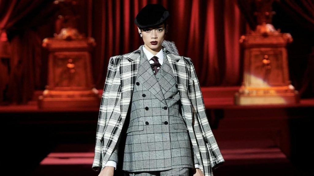 Dolce & Gabbana se inspiró en la moda de los años 50 en el estilo sofisticado de los turistas para la colección primavera-verano