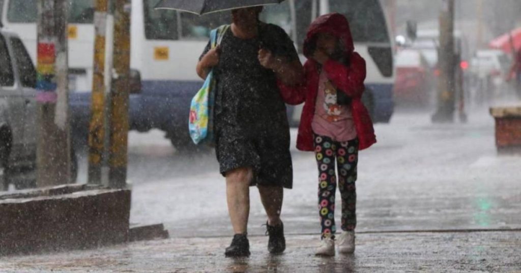 Autoridades de protección civil de Honduras declararon este viernes alerta verde en 10 de sus 18 departamentos por las lluvias