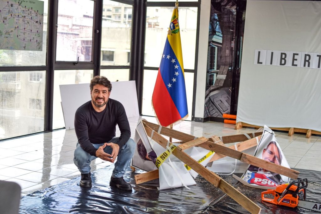 El chavismo compara al candidato opositor Ceballos "con el fascista Milei"