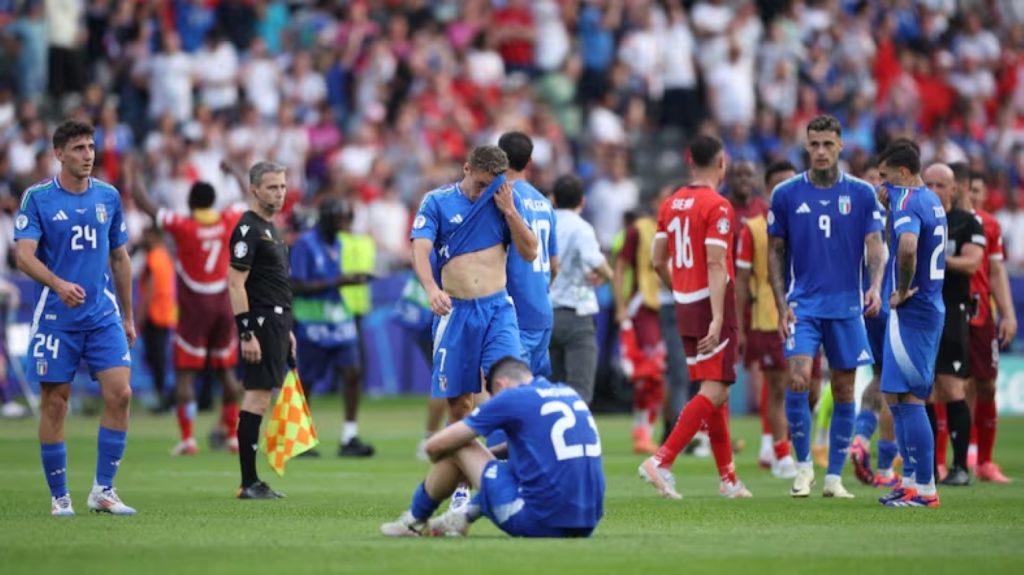 Italia se despidió de la Eurocopa al caer por 2-0 ante una Suiza claramente superior que se impuso con goles de Remo Freuler y Rubén Vargas.