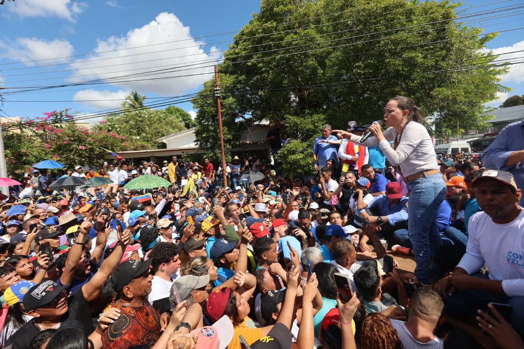 María Corina Machado pide a los venezolanos en el exterior organizarse para los comicios