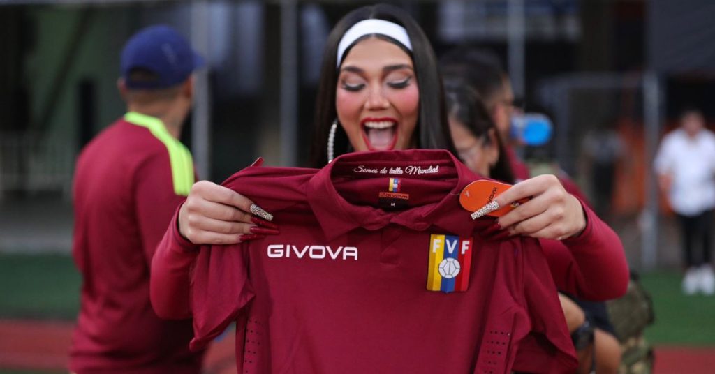 Gigi Méndez estrenó "Somos Vinotinto", el tema oficial de la Selección Nacional de fútbol. "Hecho en Venezuela y con muchísimo amor”