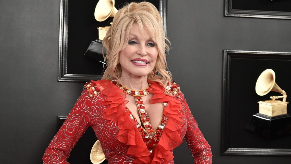 La icónica cantante Dolly Parton llevará la historia de su vida a Broadway en un musical que subirá a un escenario el próximo año