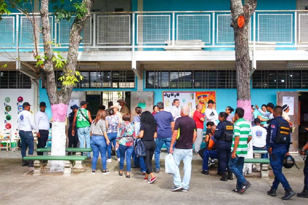 Entre gran afluencia general (y fuertes quejas en Valencia) se desarrolla simulacro electoral