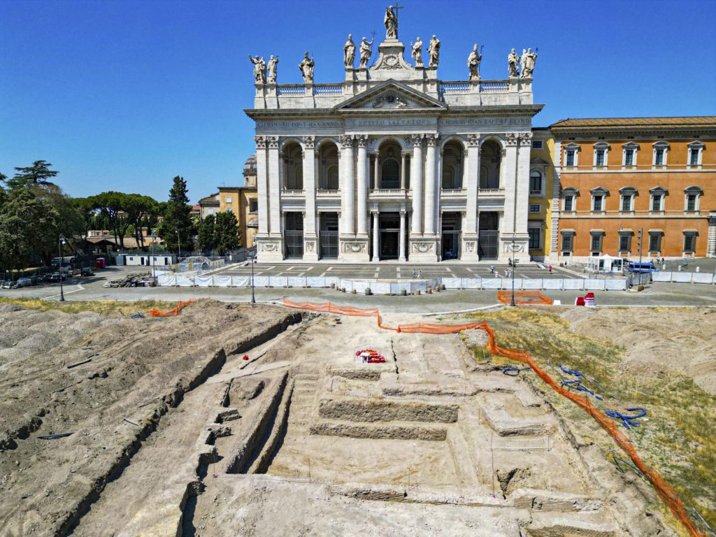 Las obras que se llevan a cabo en San Juan de Letrán en Roma, permitió encontrar restos de una estructura medieval defensiva