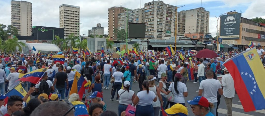 La mañana de este sábado 13 de julio algunas vías principales que condicen a la avenida Cedeño fueron bloqueadas. / Foto Cortesía