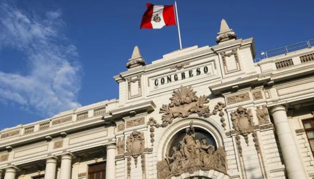 Congreso de Perú condecoró a Edmundo González al reconocer "su lucha por la democracia"