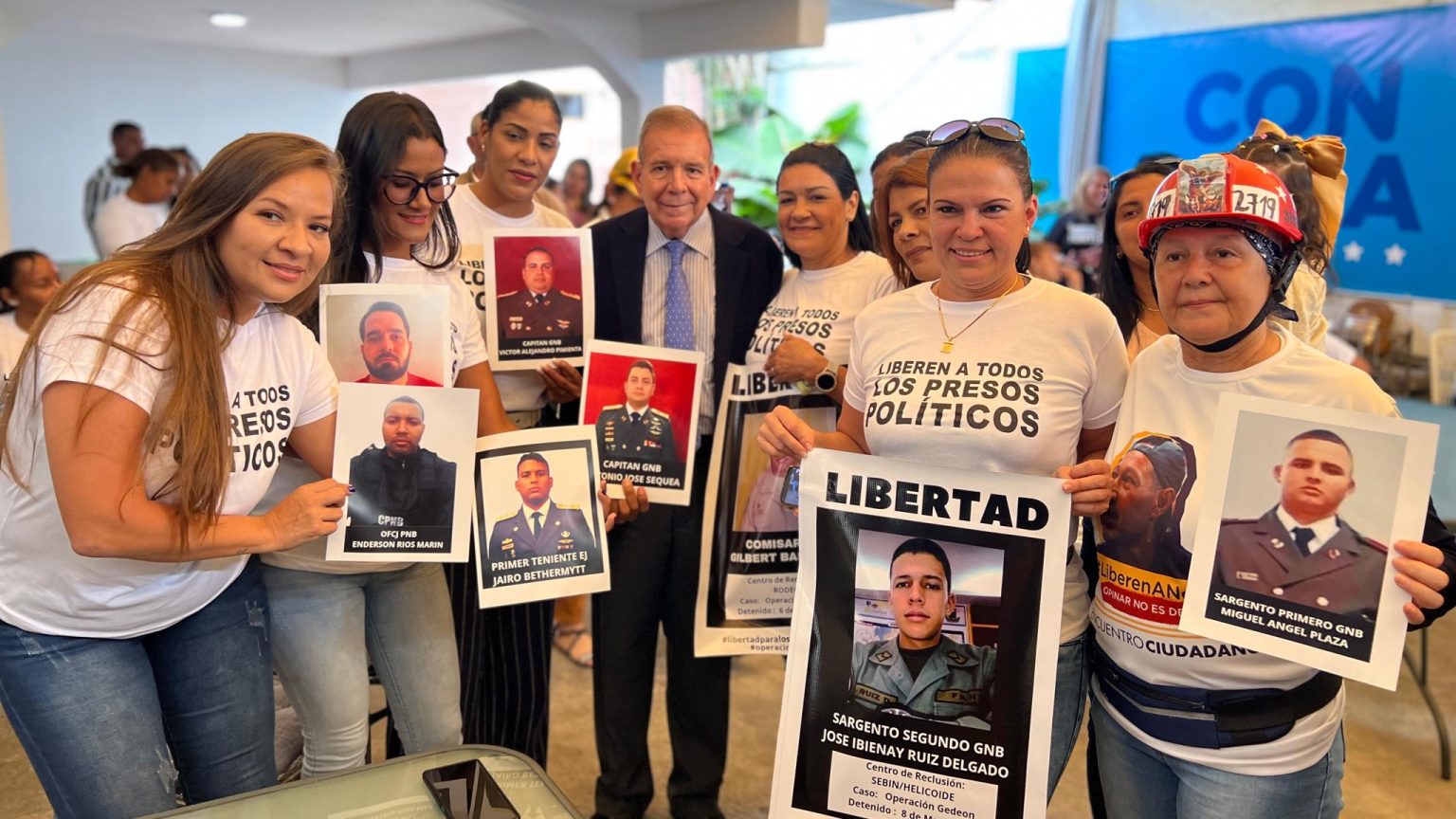 Edmundo González Urrutia y familiares de presos polítricos