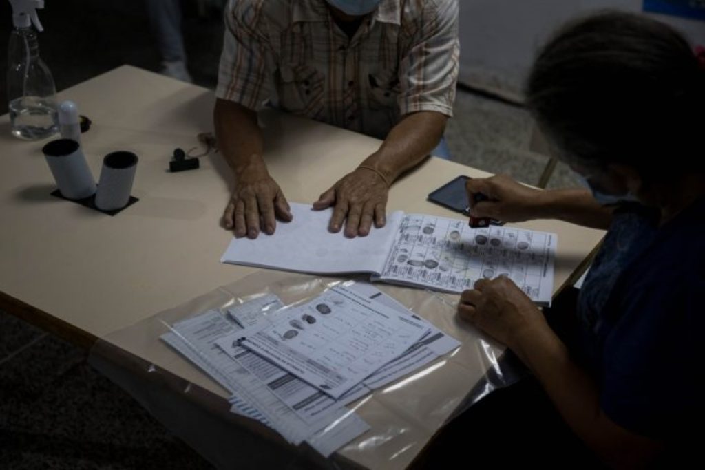 MIEMBROS DE MESA