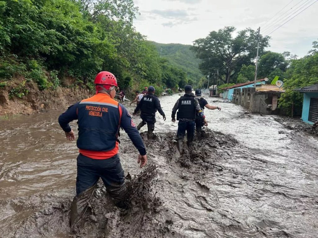 Más de mil 400 personas en refugios en Cumanacoa tras paso del huracán Beryl