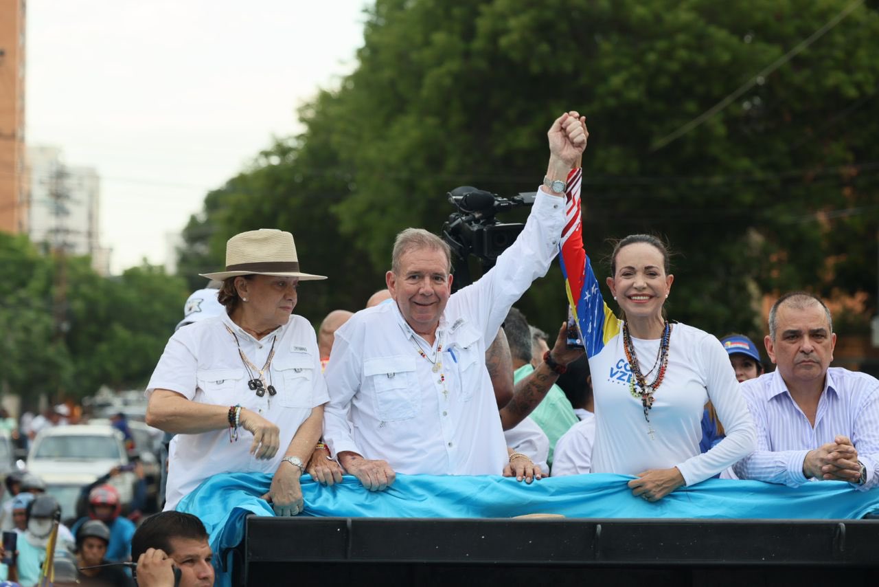 González Urrutia ofrece a opositora Machado el cargo "que ella desee" en eventual gobierno