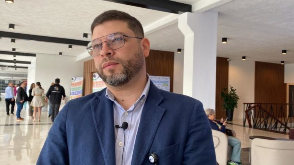 El oftalmólogo Carlos Utrera advirtió sobre el incremento de miopía en niños por el uso excesivo de dispositivos electrónicos