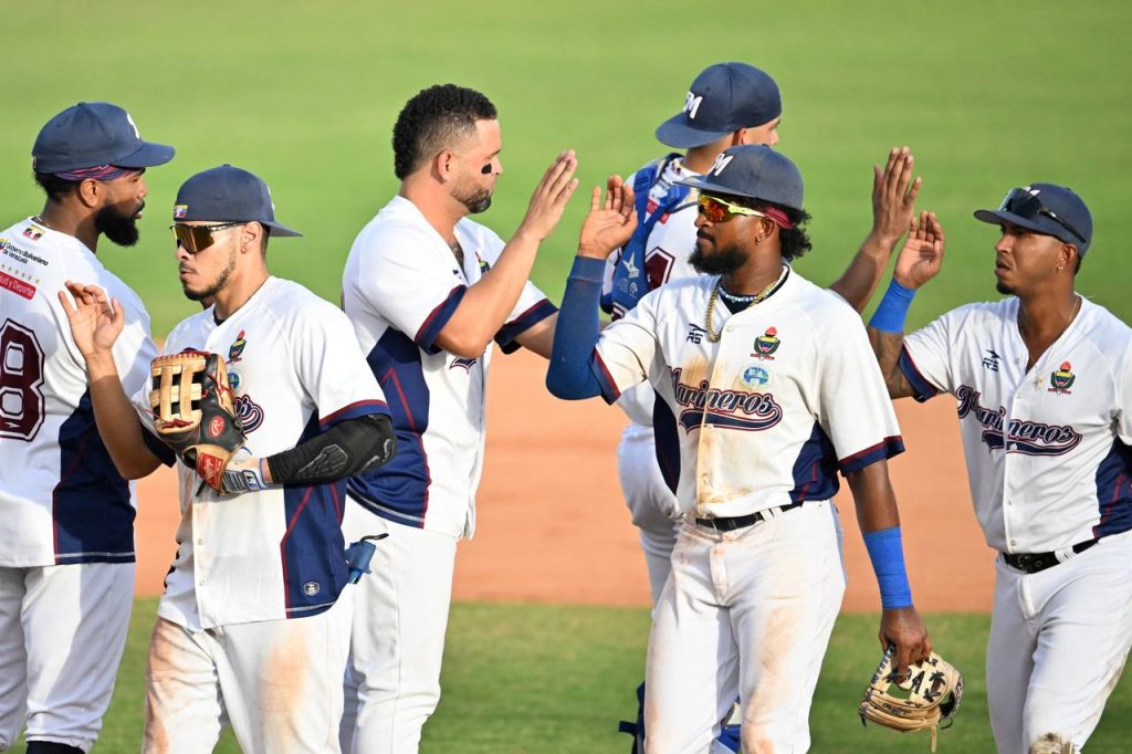 Marineros barrió a Guerreros en doble juego y se acercó a la clasificación