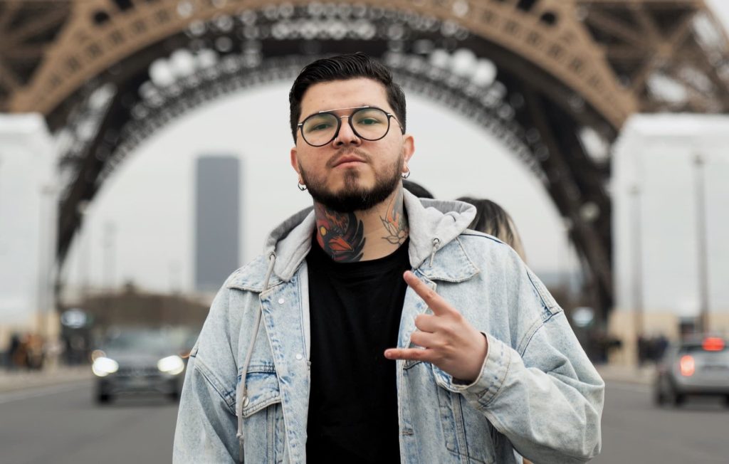 Keyber Rojas es un artista venezolano que está causando furor en el mundo de los tatuajes en Bogotá, Colombia