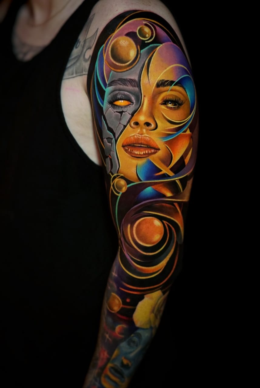 En la diversidad de diseños de tattoos, el venezolano eligió profundizar en las tintas de colores saturados