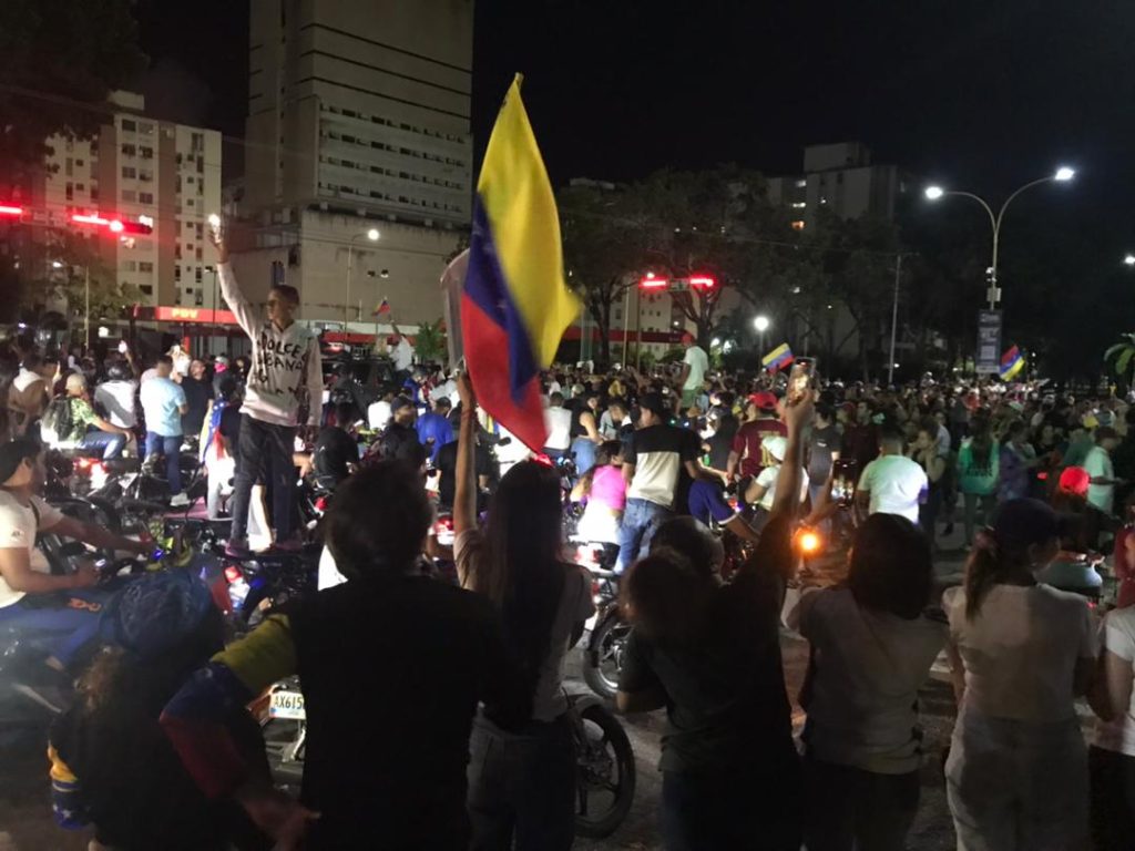 Valencia y Naguanagua protestaron este lunes los resultados fraudulentos (+Fotos)