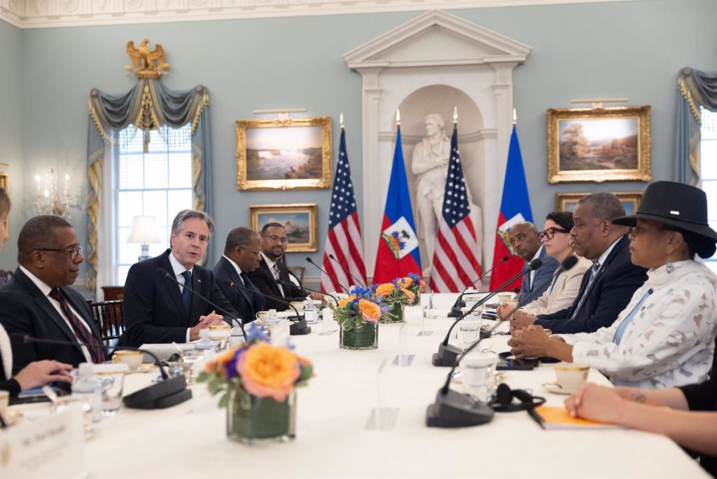 Blinken y el nuevo primer ministro haitiano abordan el despliegue de la misión en Haití