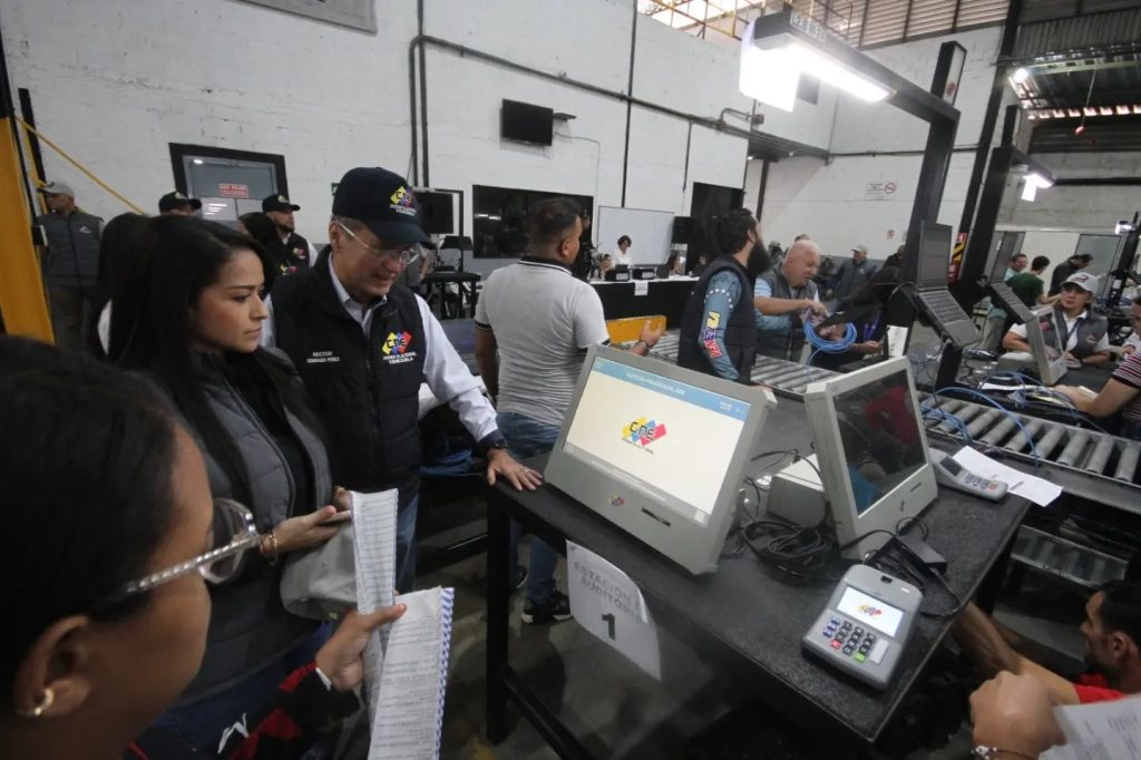 Sistema electoral recibe 30 millones de ataques por minuto, según Maduro