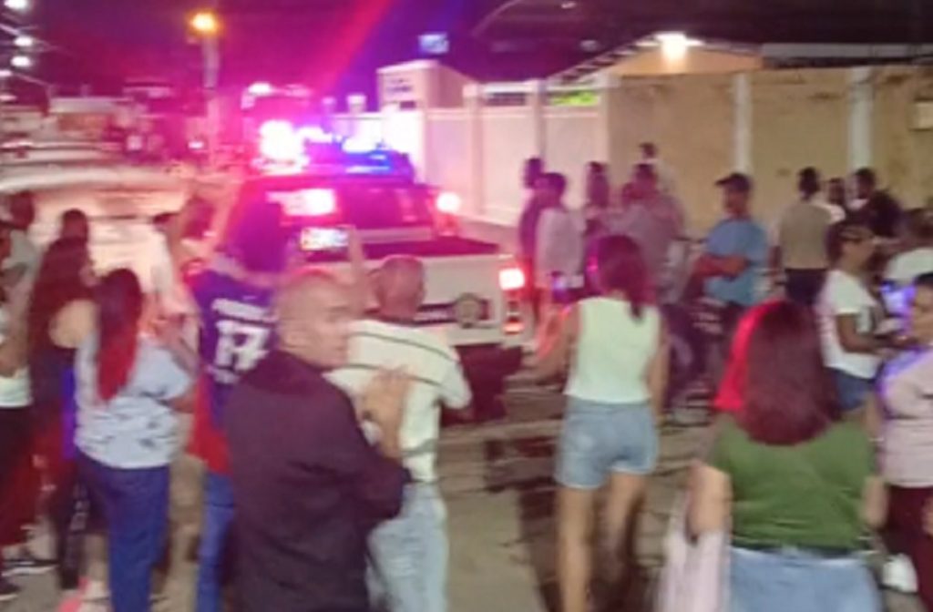 Violentos agredieron a electores valencianos que hacían cola a las afueras de un centro de votación