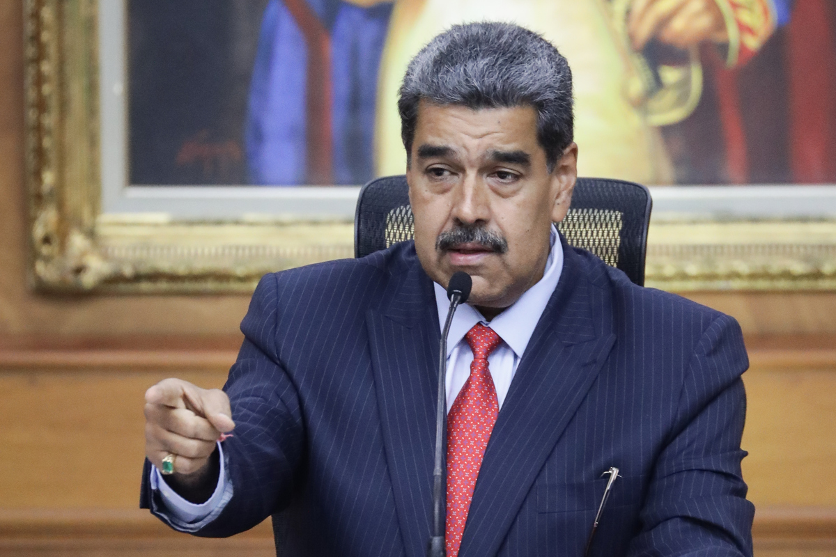 Maduro dice respetar la decisión de González Urrutia de salir de Venezuela a España