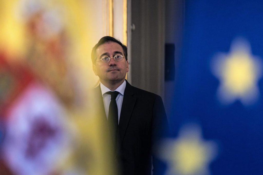 España niega negociaciones con Caracas y reclama a Maduro actas electorales
