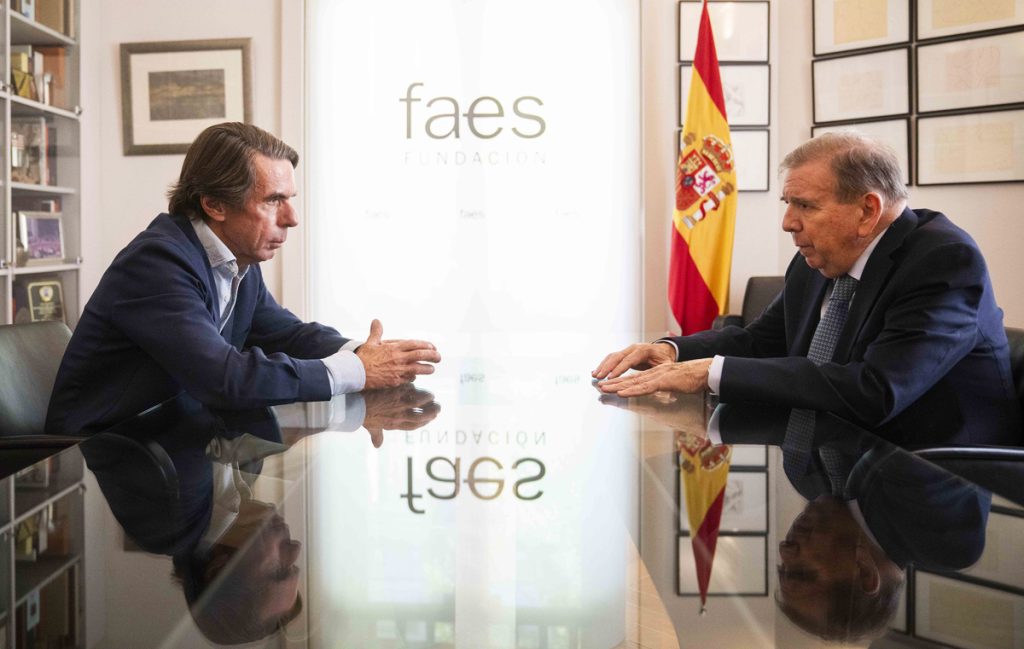 González Urrutia se reúne con Aznar y mantendrá un encuentro en el Congreso con Feijóo