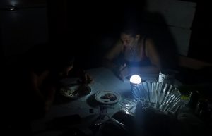 Gobierno cubano prevé que su sistema eléctrico vuelva a la normalidad para este martes