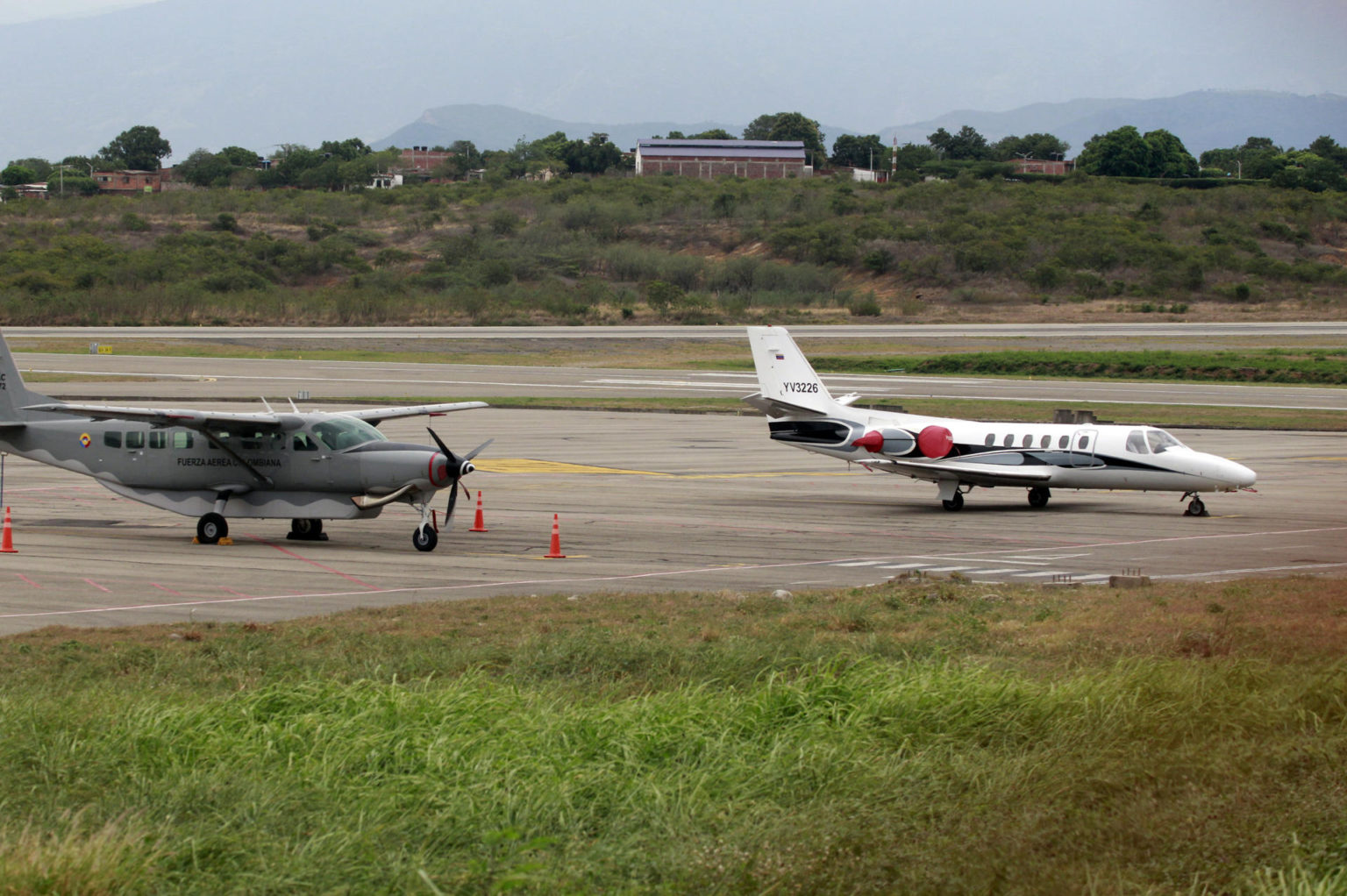 Cancillería de Colombia confirmó este sábado que la aeronave venezolana que aterrizó el viernes en Cúcuta transportaba a militares activos