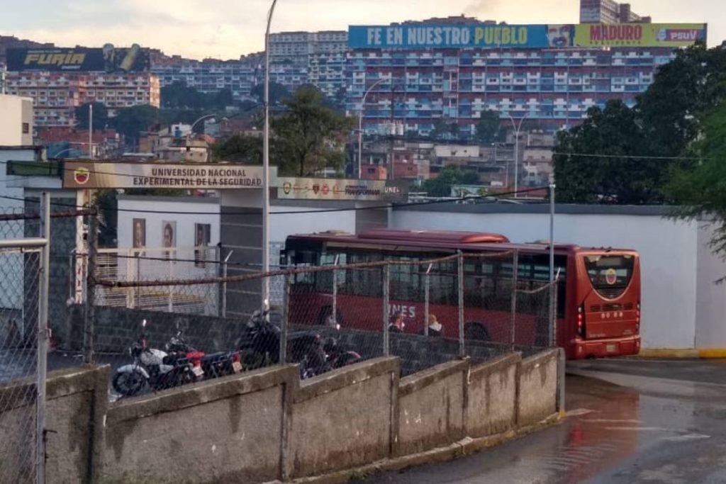 Estudiantes de la UNES denunciaron violación al derecho a la educación, la defensa y la presunción de inocencia en la expulsión colectiva