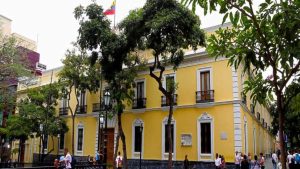 Gobierno encargado fusionó Cancillería y Comercio Exterior