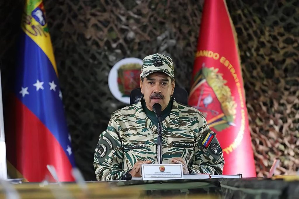 Maduro pide a militares reforzar la búsqueda y captura de terroristas
