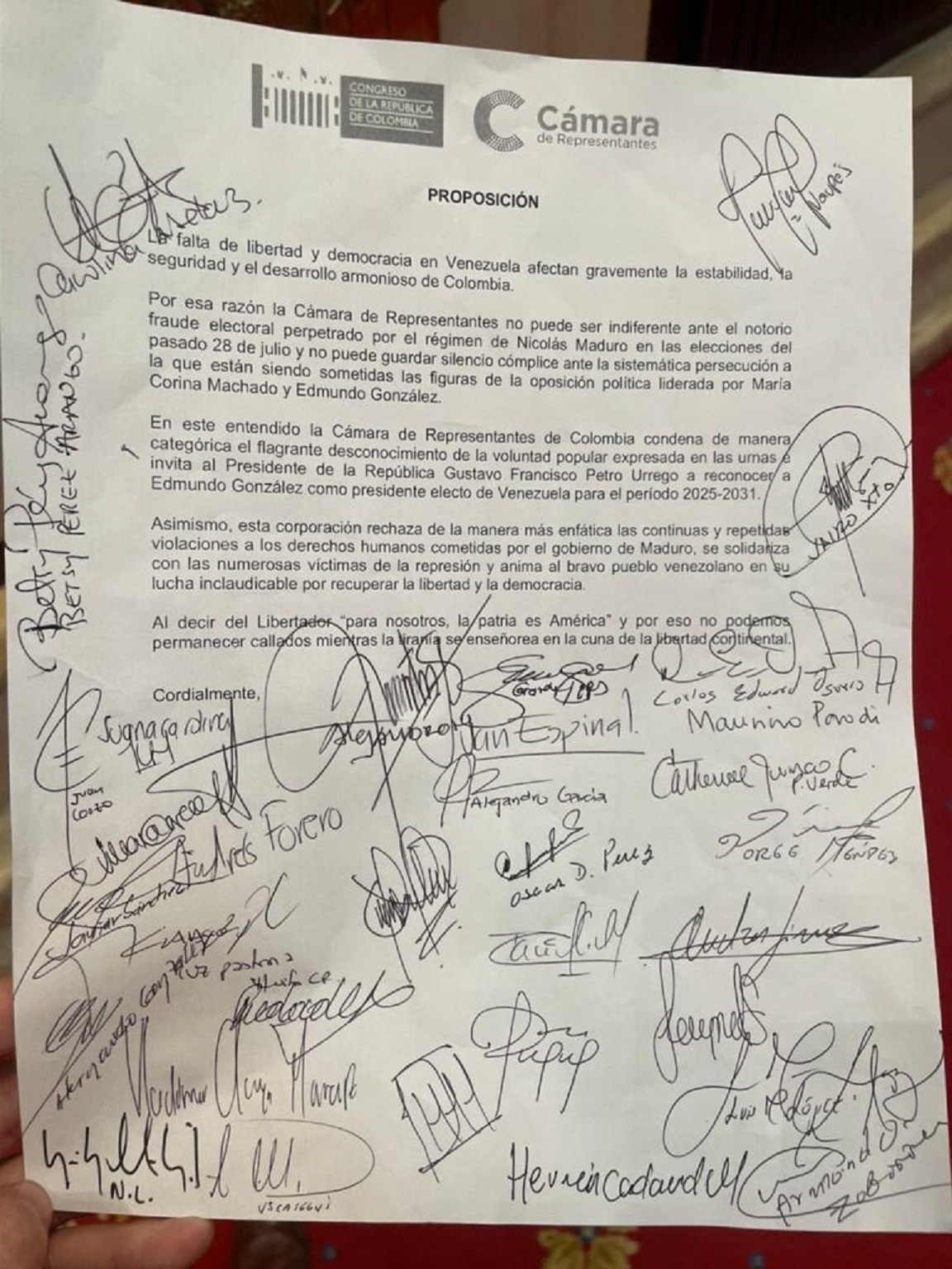 Cámara baja colombiana aprobó solicitar a Petro que reconozca a Edmundo González como presidente electo