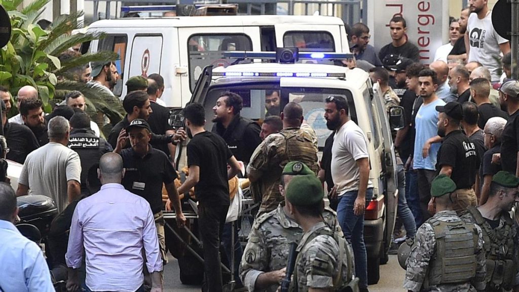 Mueren dos de los 27 soldados heridos en ataque con explosivos a base militar en Colombia