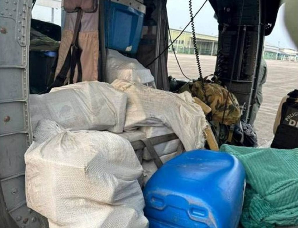 Militares brasileños hallan 240 kilos de 'skunk' en helicóptero procedente de Venezuela