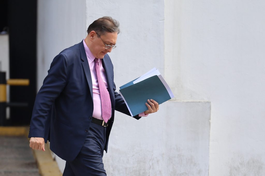 Fiscalía no recibió documento de abogado de González Urrutia