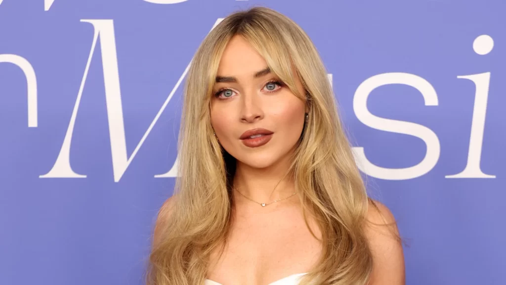 Sabrina Carpenter será la conductora de un especial de Navidad titulado 'A Nonsense Christmas with Sabrina Carpenter'