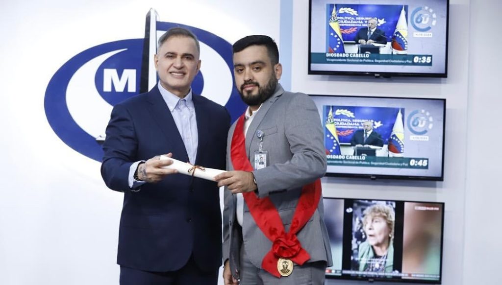 Tarek William Saab condecora a funcionario sancionado por Estados Unidos