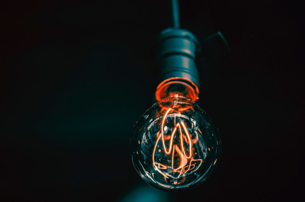 Tres fuertes bajones de luz afectaron la cotidianidad de los carabobeños este jueves