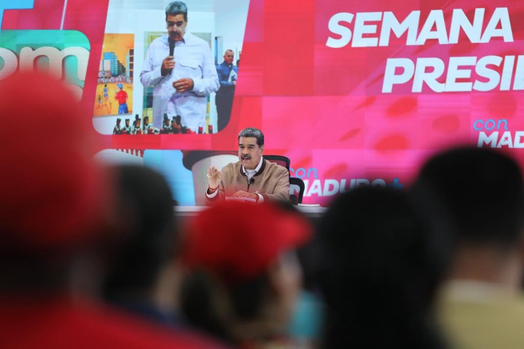 Maduro dice que no descansará en su "lucha contra corruptos y traidores"