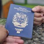 España no aceptará más el pasaporte venezolano vencido para trámites de extranjería