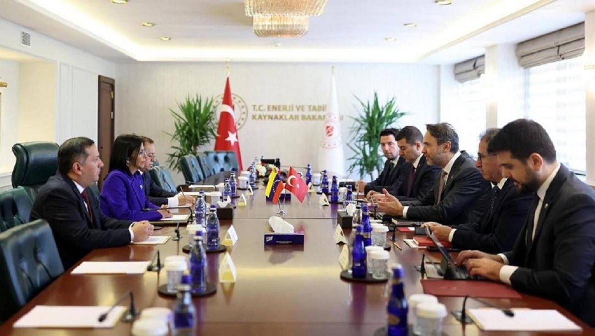 Venezuela y Turquía evalúan la cooperación bilateral en las áreas de petróleo y gas